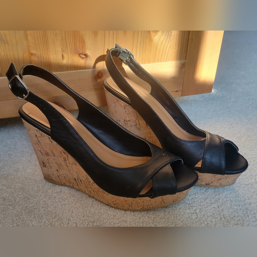 Le Chateau Black Wedge Sandals